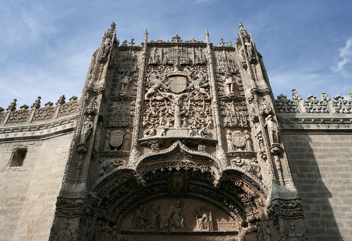 Fachada del Colegio de San Gregorio, sede del Museo Nacional de Escultura, y donde hace 475 años tuvo lugar la llamada Controversia de Valladolid