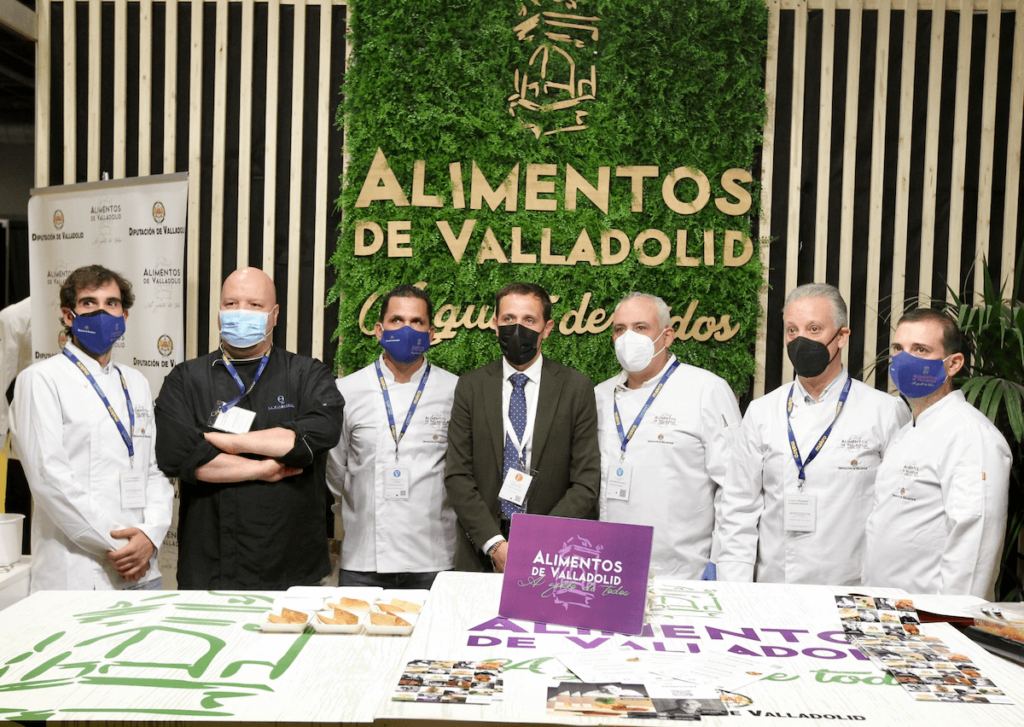 Conrado Iscar, presidente de la Diputación, junto a otros participantes en Madrid Fusión con Alimentos Valladolid