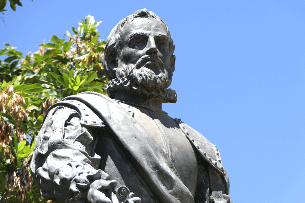 Estatua de Juan Ponce de León en su localidad natal, Santervás de Campos, en la provincia de Valladolid (España)