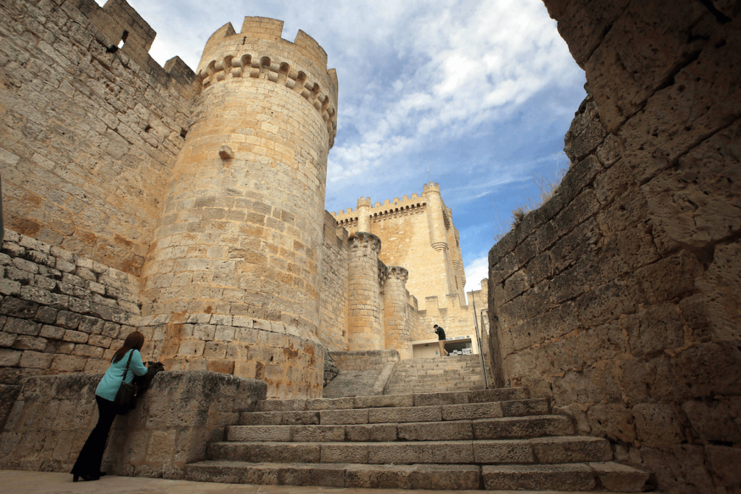El castillo de Peñafiel acoge el Museo del Vino de la provincia de Valladolid