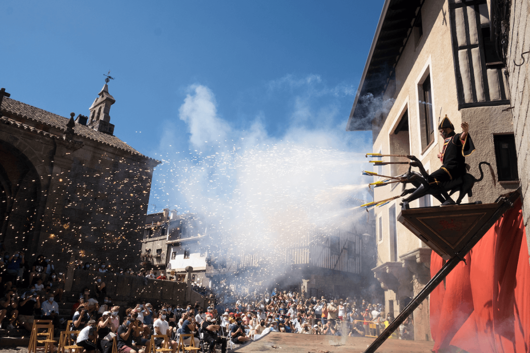 Loalaalberca Representación de La Loa en La Alberca, Salamanca, que escenifica la victoria del Bien sobre el Mal