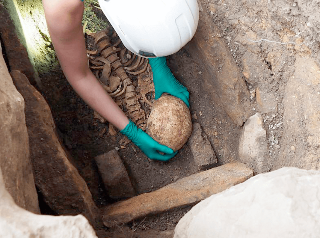 Descubrimientos de tumbas en Ojo de Guareña, Burgos, confirman el adelanto del culto cristiano en la comarca de Las Merindades