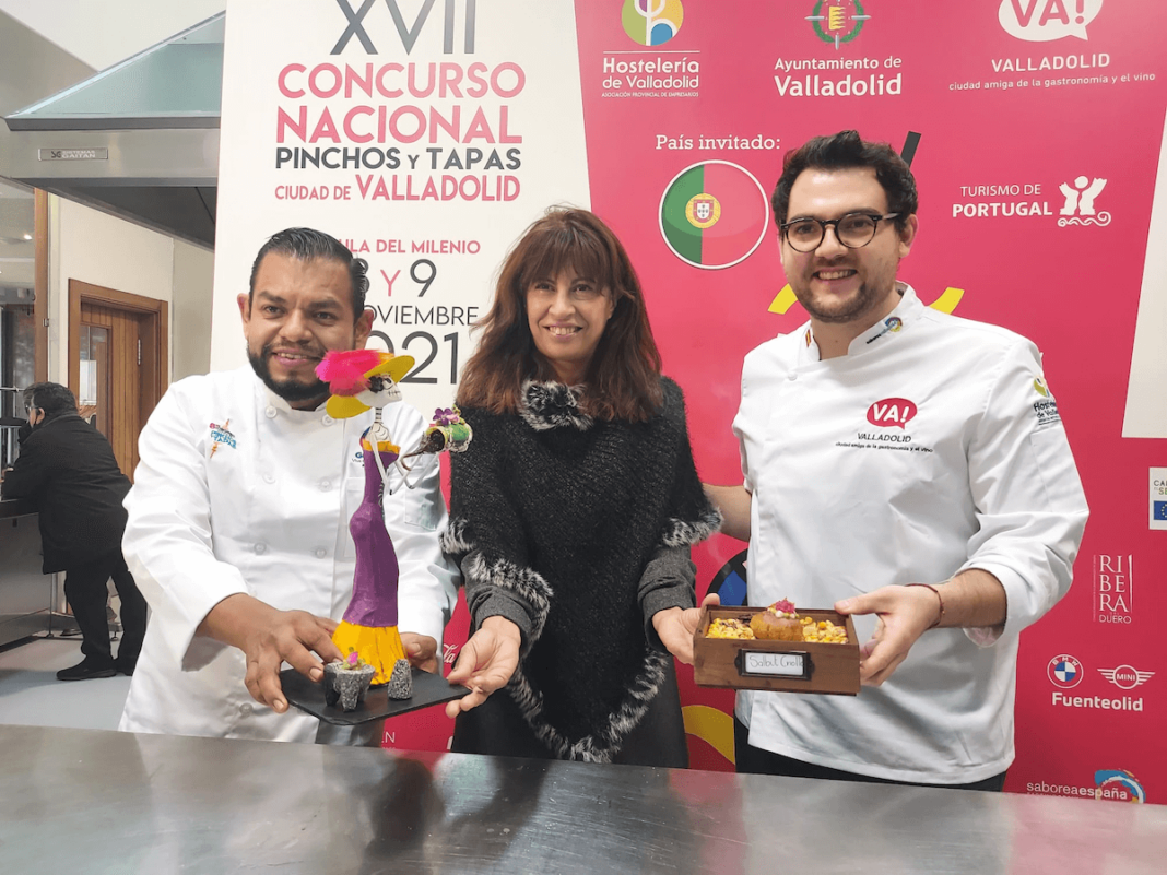 Ganadoresconcursotapas Los ganadores del campeonato mundial de tapas y el del concurso nacional de pinchos, junto a la concejala de Cultura y Turismo de Valladolid, Ana Redondo