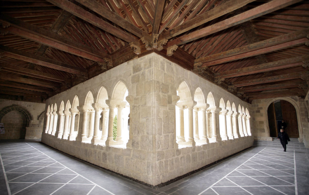 Castroejeriz-ClaustroiglesiaSanJuan Los espacios monumentales de Castilla y León son un reclamo turístico ineduble en Semana Santa