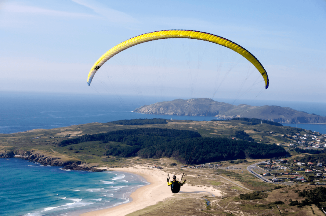 Surf sobre las playas de Ferrol, Galicia