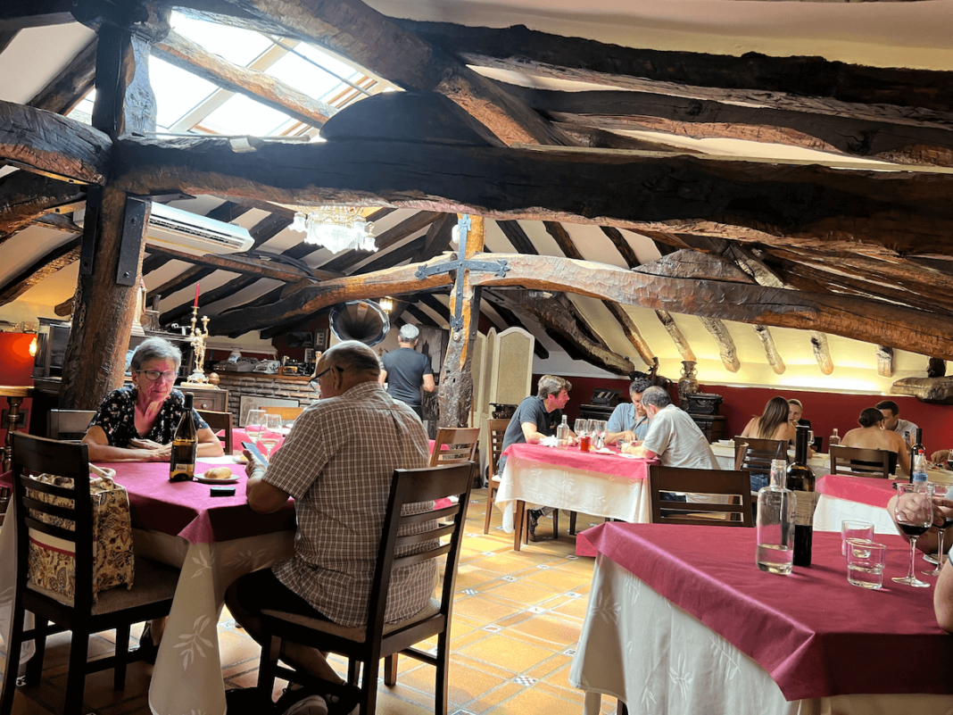 restaurante vasco Interior de un restaurante típico de Bizkaia