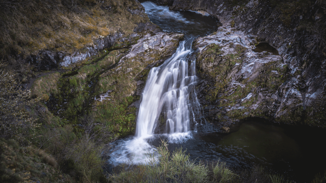 Los Montes de León ofrecen una enorme variedad de senderos, muchos de ellos con cascadas naturales