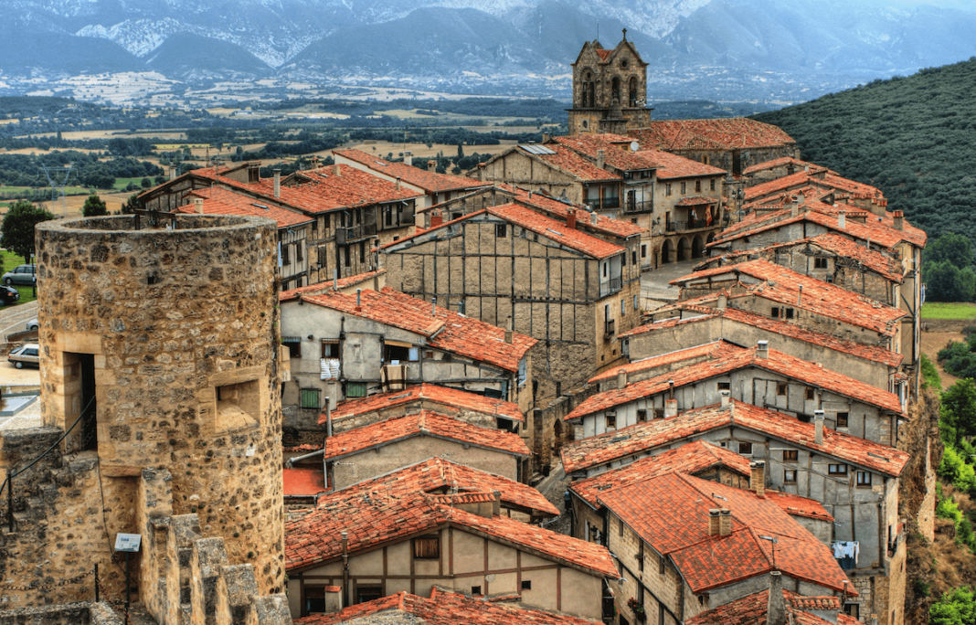 Pueblo medieval de Frías, en la provincia de Burgos, uno de los pueblos más bellos de Castilla y León