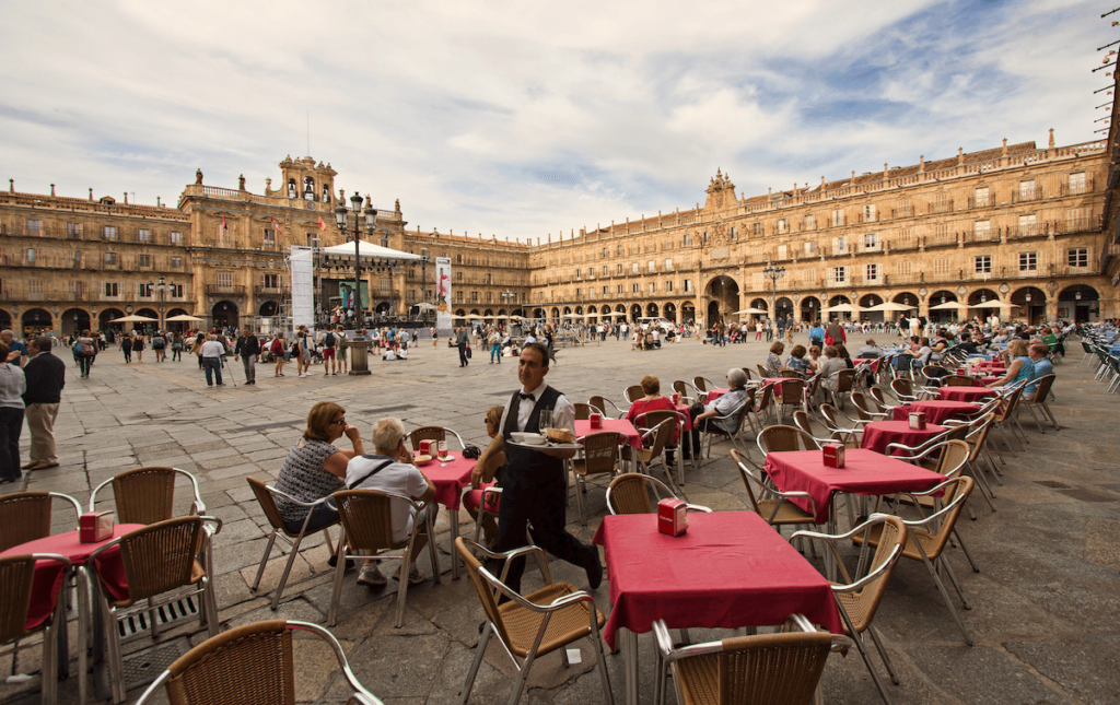Turistas en la Plaza Mayor de Salamanca