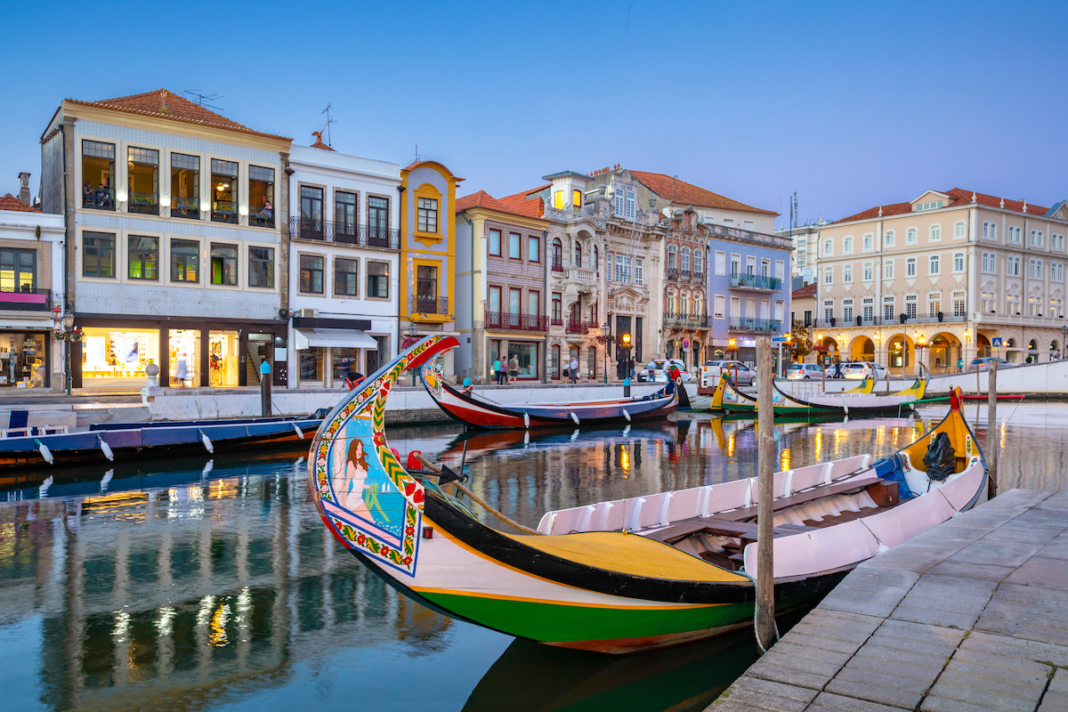 Aveiro Aveiro, la pequeña Venecia de Portugal, atrae cada año a más turistas