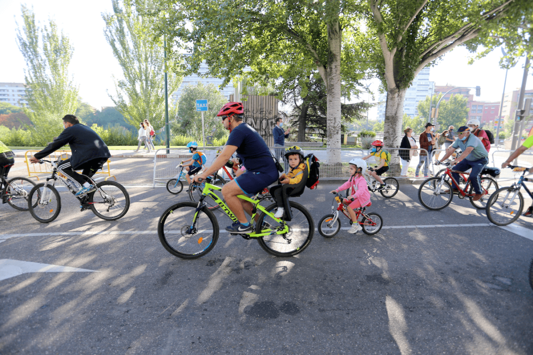 La ciudad de Valladolid ofrece varias opciones de rutas para hacer en bicicleta en familia