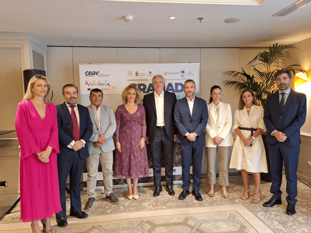 Participantes en la presentación de la 7ª Cumbre de Agencias de Viajes, que acogerá Granada en noviembre de 2023