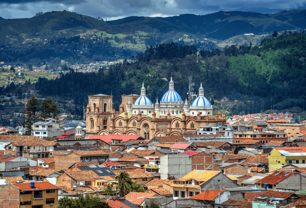 Vista de la Catedral de Cuenca, Ecuador