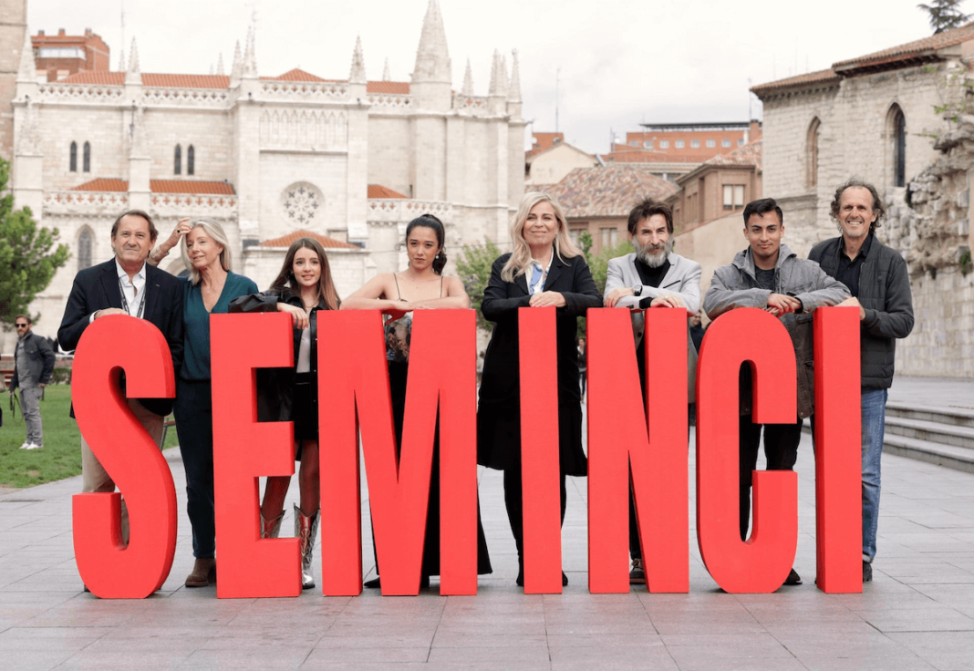 Equipo de 'La Contadora de películas', film con el que se abre la 68 edición de Seminci