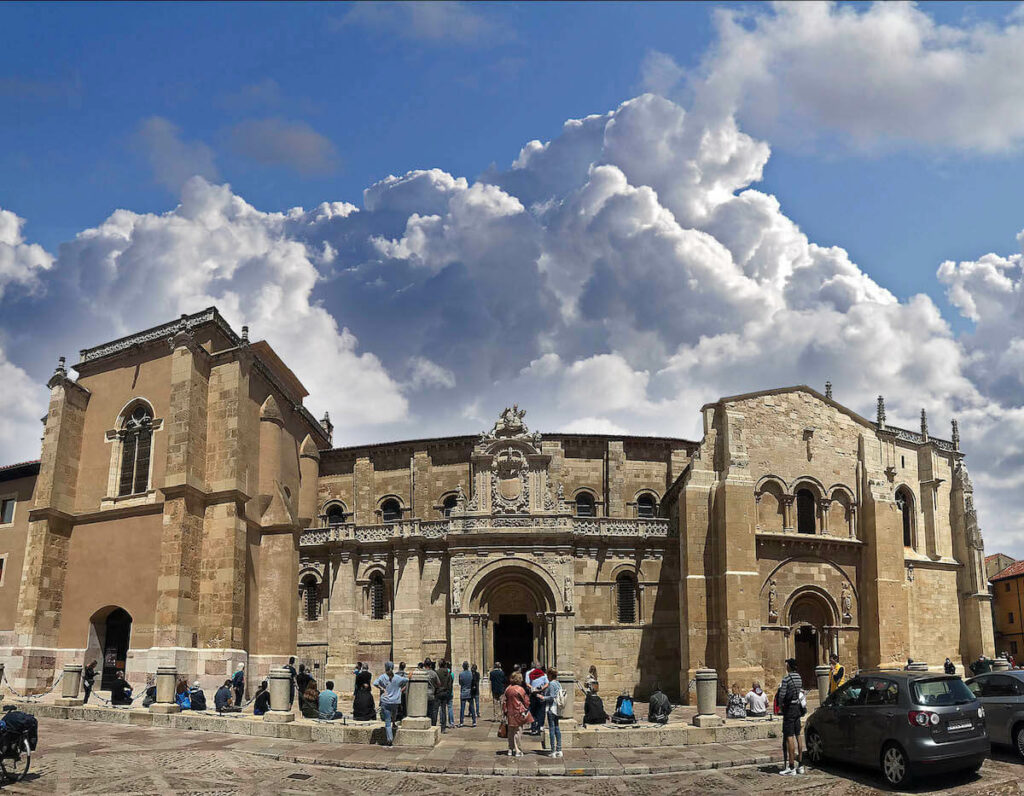 San Isidoro, en León, lugar de obligada visita a la ciudad