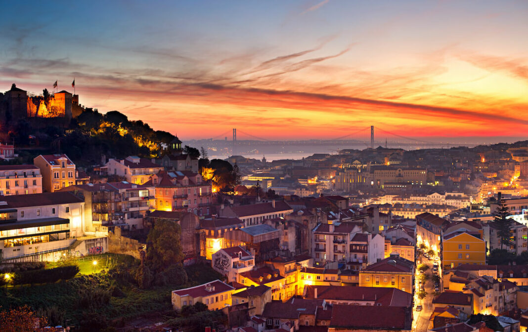 Lisboa noche ok La luz de Lisboa al atardecer y la noche es única y espectacular