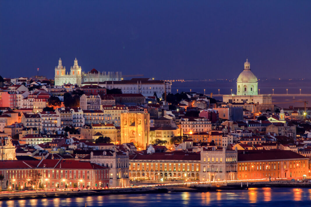 Lisboadenoche ok Lisboa, capital de Portugal, uno de los destinos más seleccionados por los europeos para celebrar la Nochevieja
