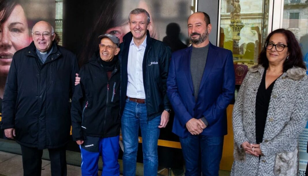 El presidente de Galicia y el director de Turismo de Galicia reciben al peregrino que bate un récord de llegada de peregrinos a Santiago de Compostela en un año