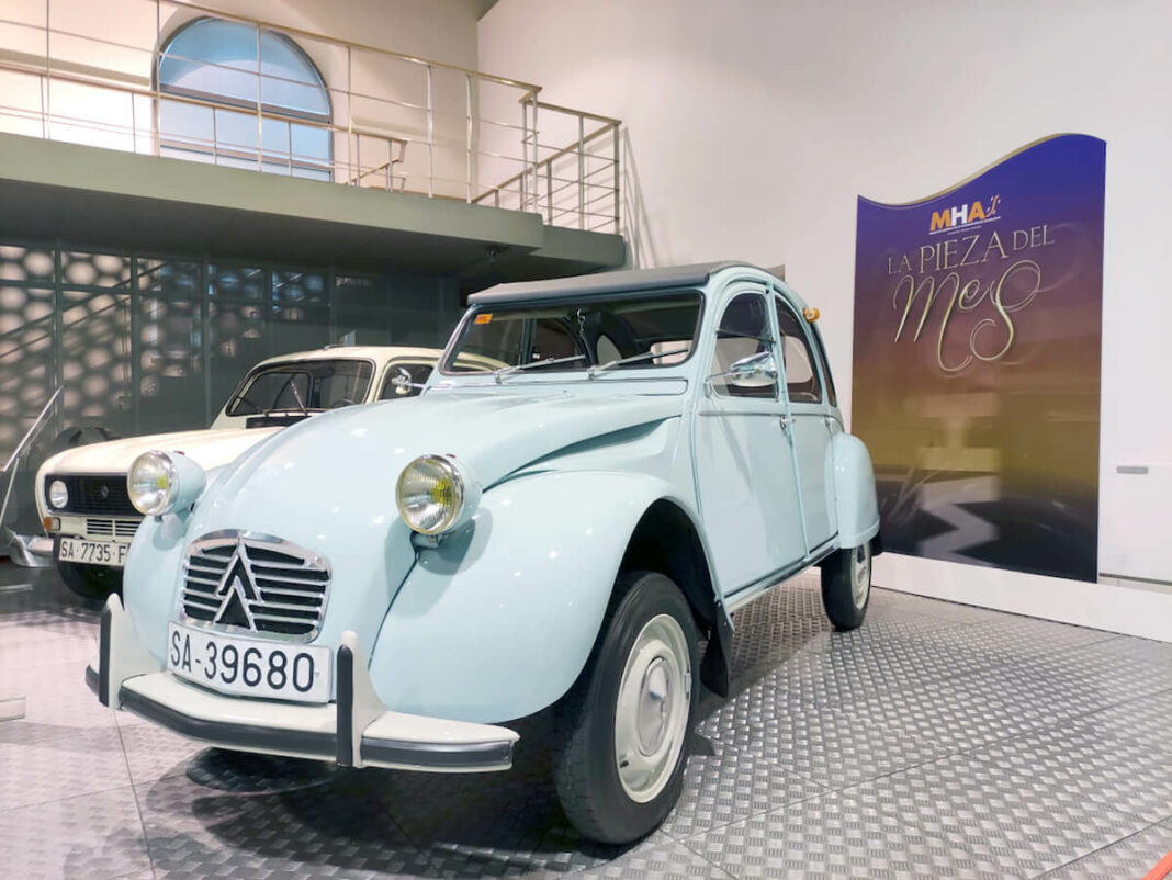 Citroën 2 CV que exhibe el Museo de Historia de la Automoción de Salamanca