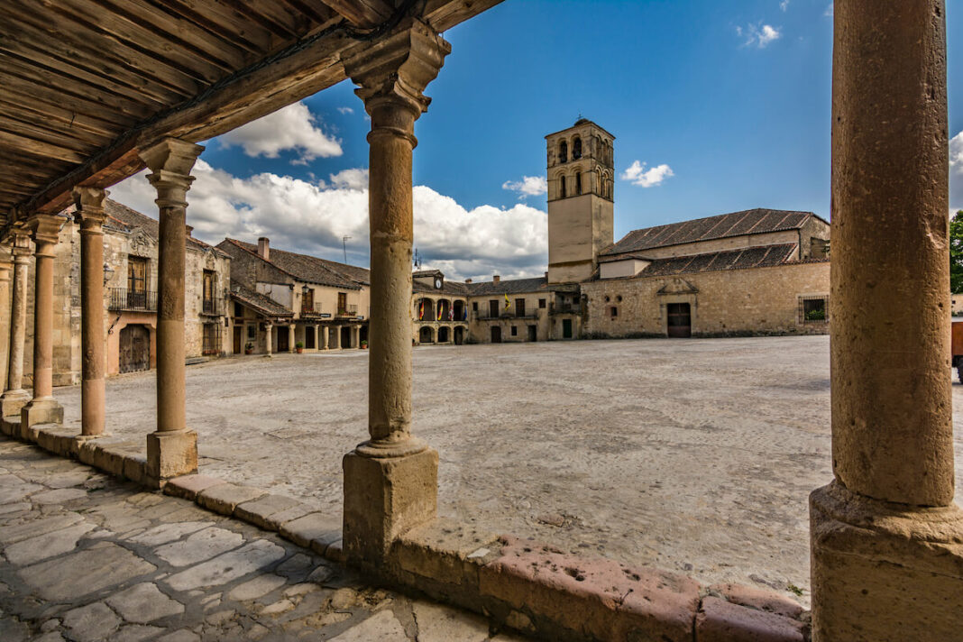 Pedraza-plazamayor ok Plaza Mayor del pueblo medieval de Pedraza, en la provincia de Segovia