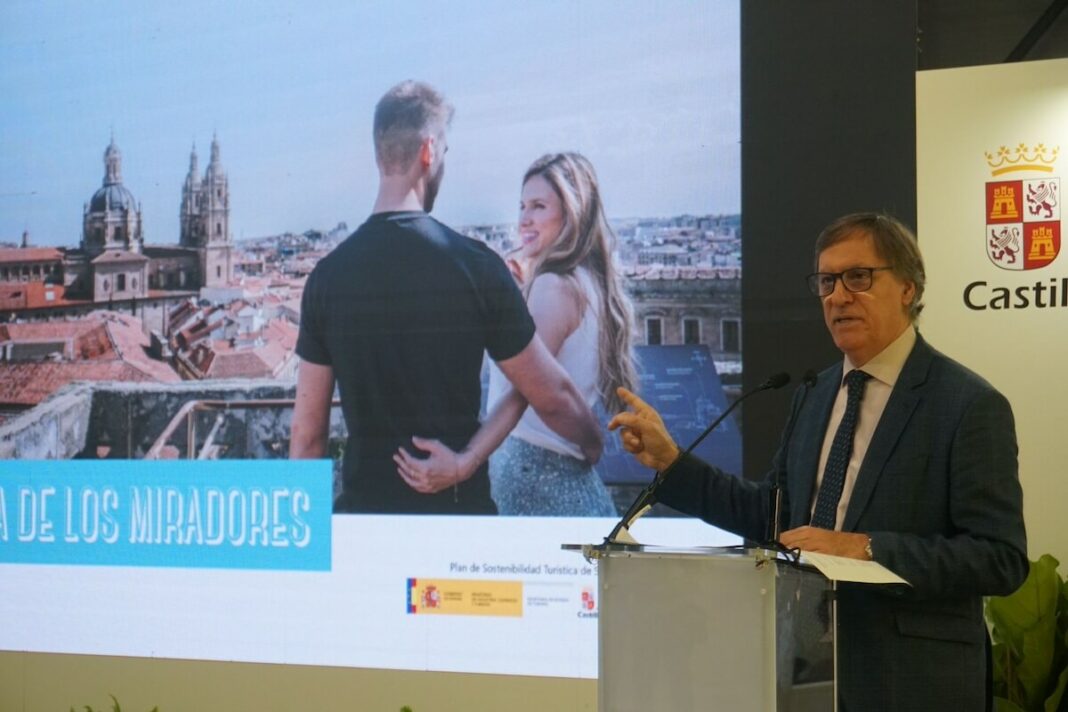 Salamanca-alcalde El alcalde de Salamanca, Carlos García-Carbayo, presenta las novedades de promoción turística de la ciudad en Fitur 2024