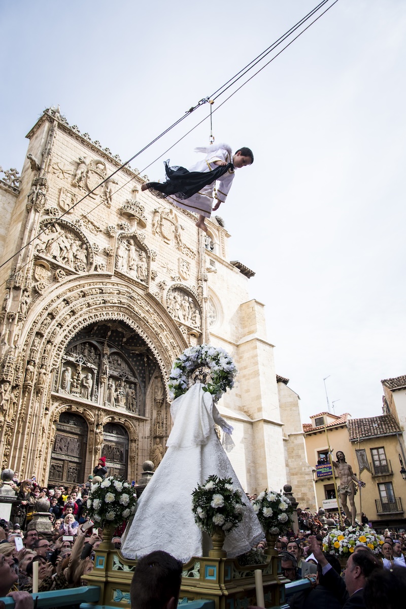 La Bajada del Ángel es un momento icónico de la Semana Santa de Aranda de Duero, Burgos