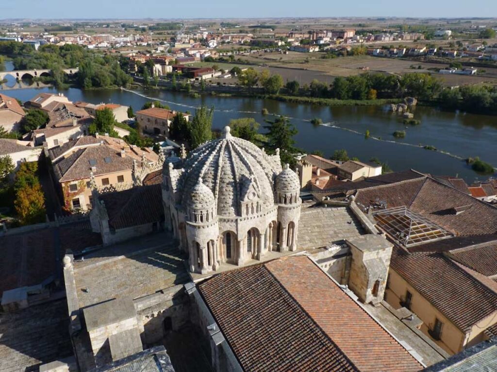 Vista aérea de la Catedral de Zamora, joya del románico