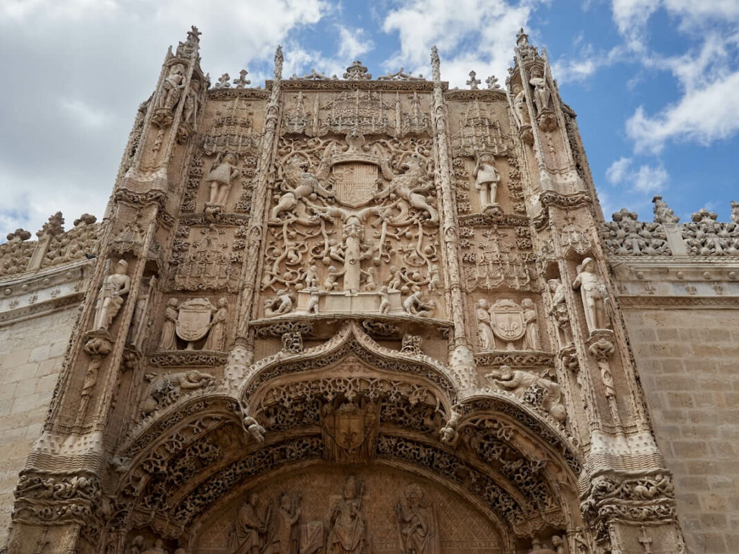 Fachada del Colegio de San Gregorio, en Valladolid, donde tuvo lugar la Controversia de Valladolid. Hoy acoge el Museo Nacional de Escultura