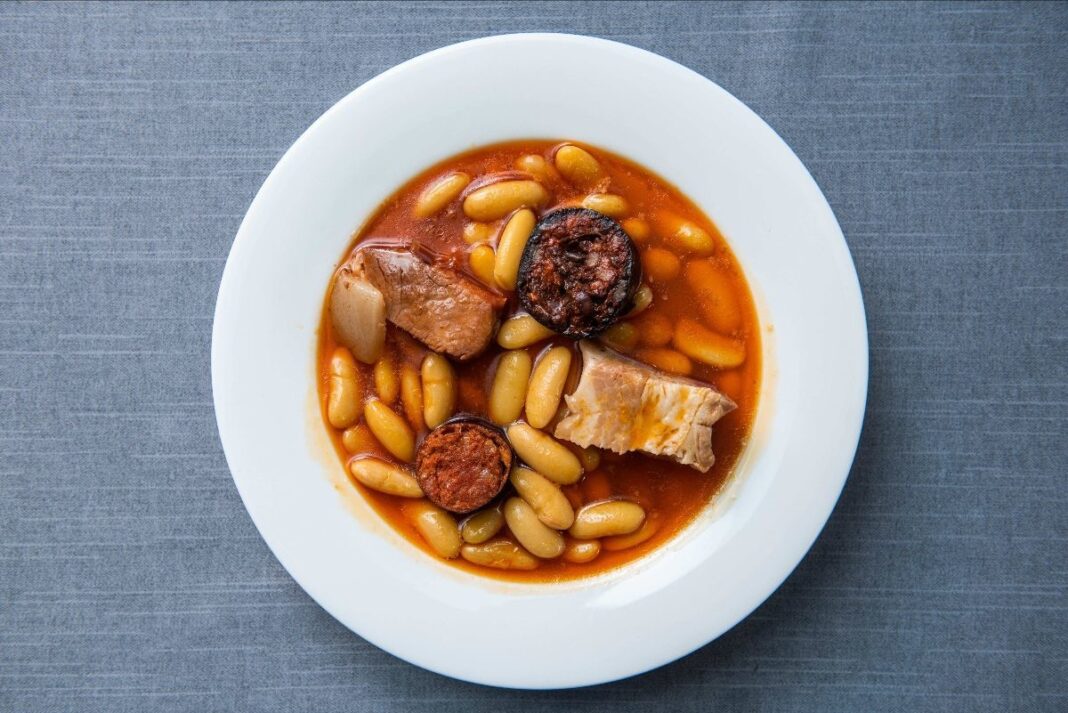 La fabada, plato típico de Asturias, tiene su concurso de las mejores cocinadas en El Principado
