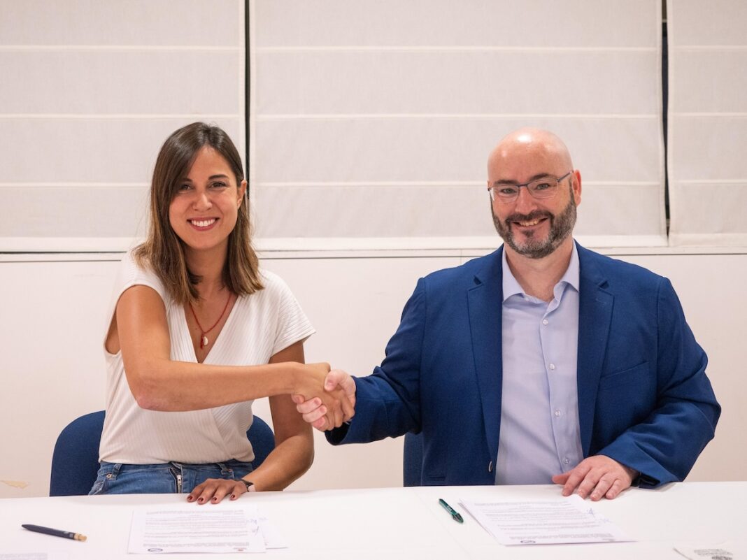 Blanca Jiménez La concejala de Turismo, Eventos y Marca Ciudad, Blanca Jiménez, y el presidente de la Asociación Vallisoletana de Agencias de Viajes, Miguel Incera,