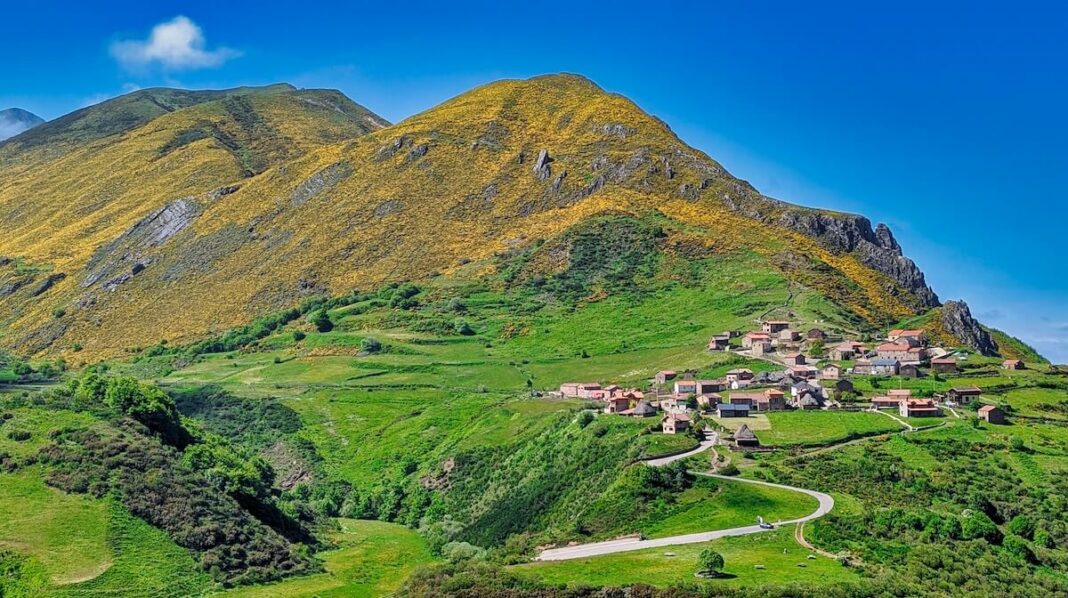 Somiedo, parque nacional Somiedo, Asturias, parque natural y un lugar ideal para recorrer en verano
