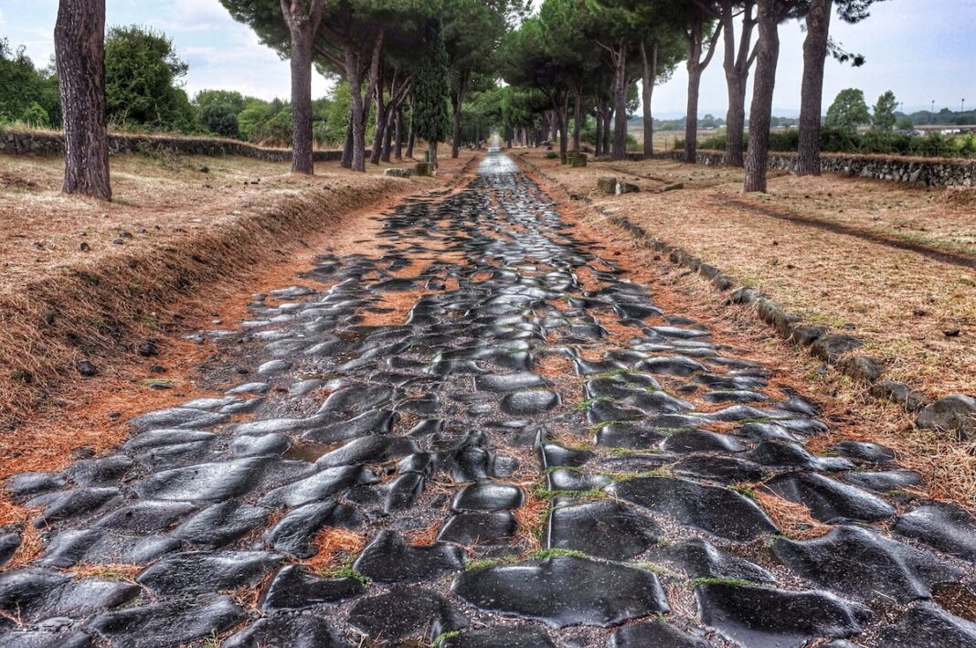 Appian Way La Vía Appia, en Italia, se incorpora al listado de lugares Patrimonio de la Humanidad declarados por la UNESCO